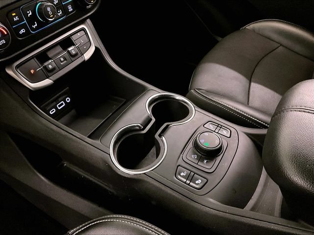 Used 2022 GMC Terrain SLT AWD/4WD image 16
