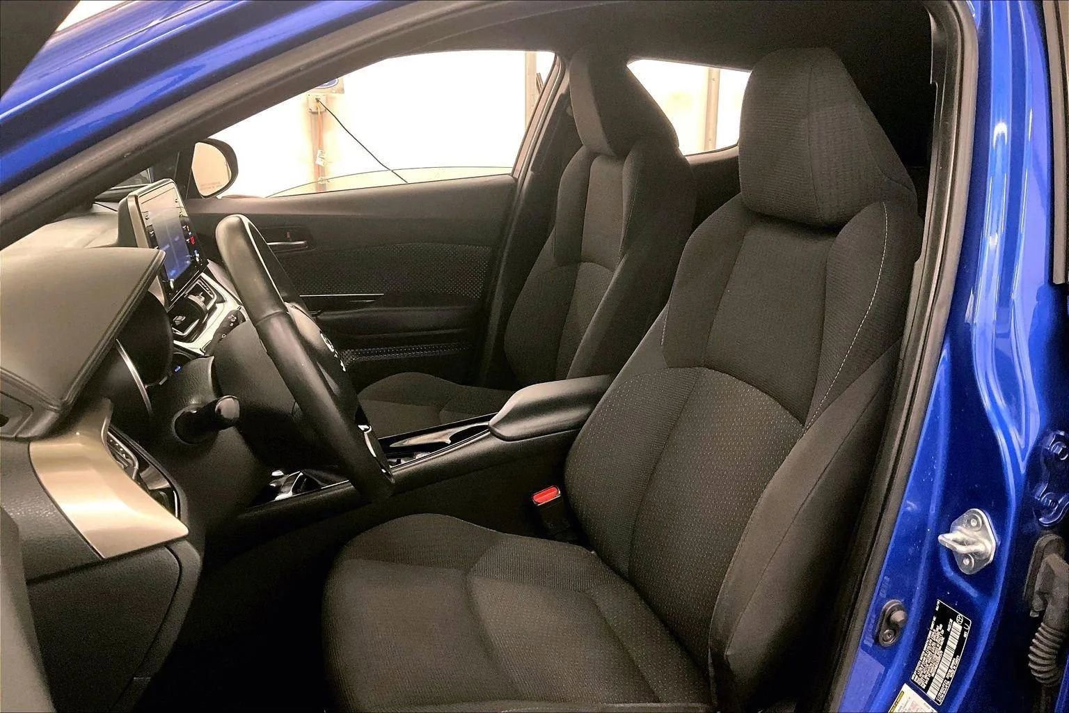 Used 2019 Toyota C-HR XLE image 24