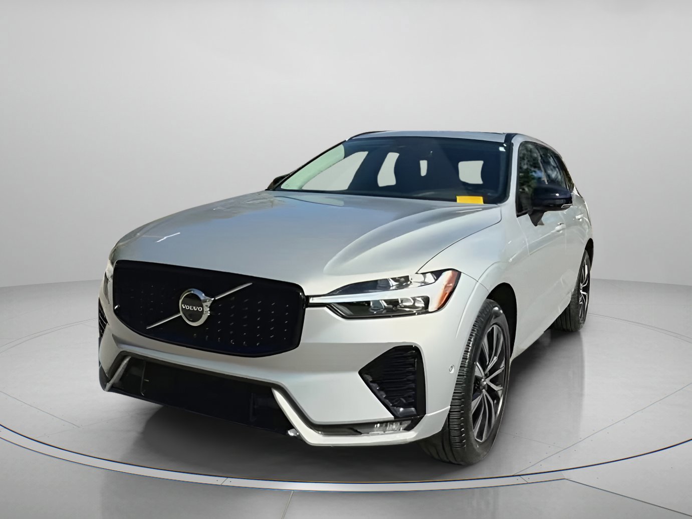 Used 2025 Volvo XC60 B5 Plus image 3