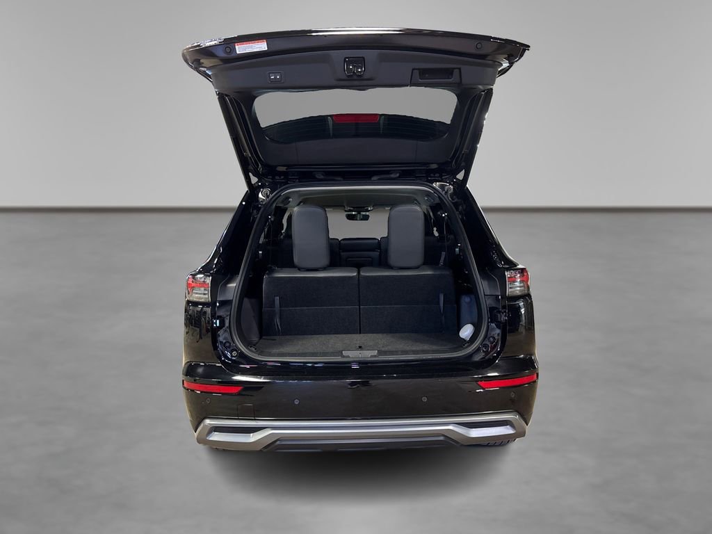 Used 2025 Mitsubishi Outlander SE image 14