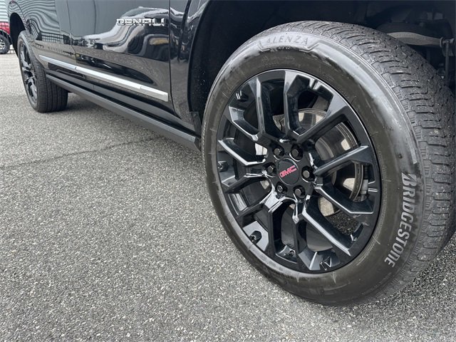 Used 2024 GMC Yukon XL Denali w/ Advanced Technology Package image 12