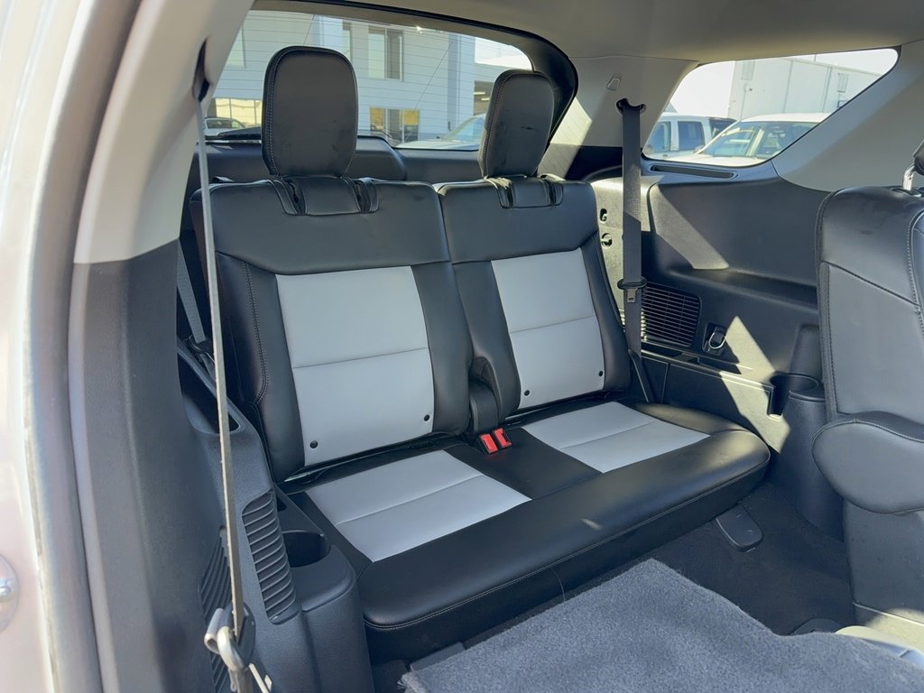 Certified 2022 Ford Explorer XLT w/ Equipment Group 202A image 16