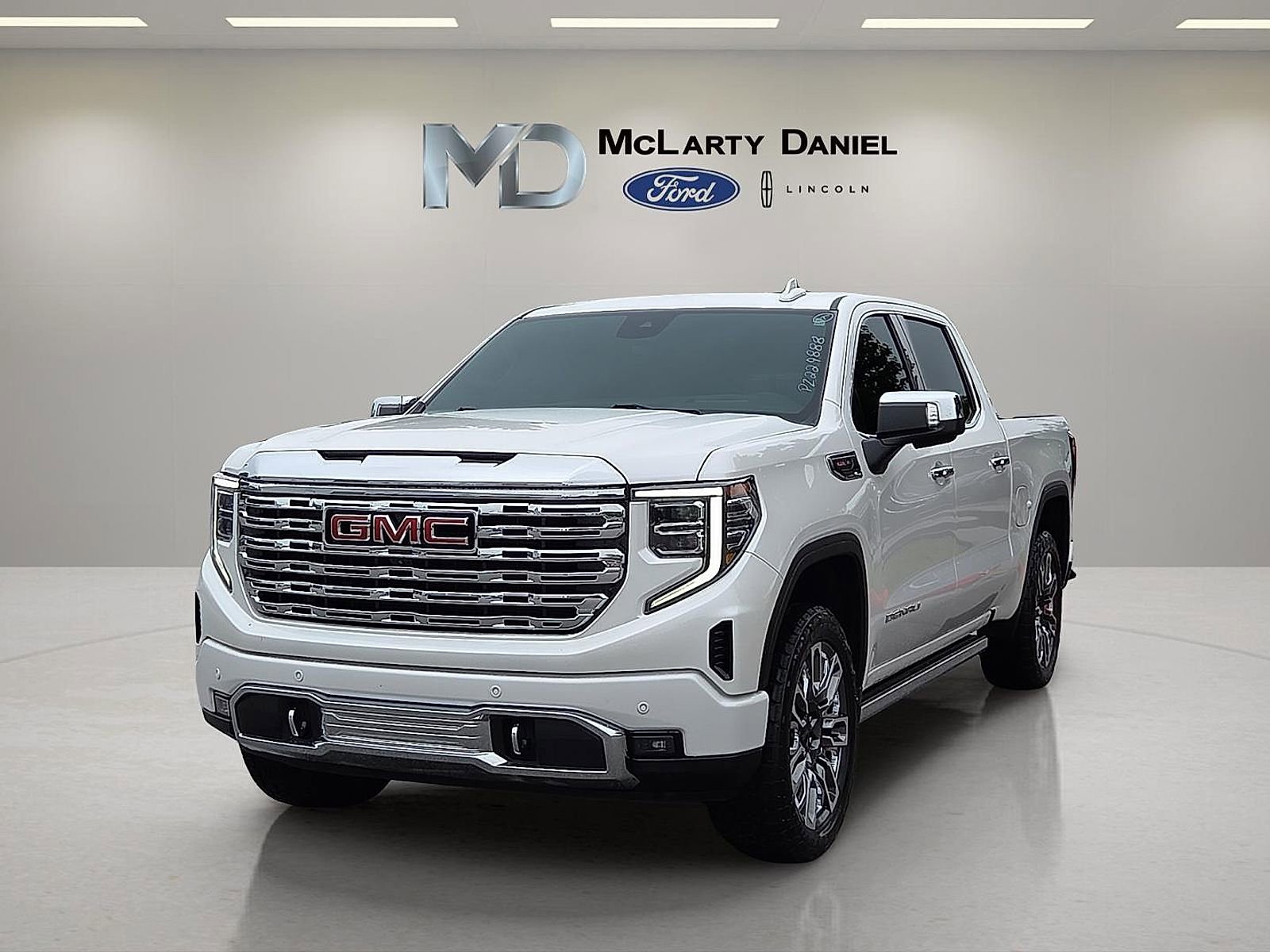 Used 2023 GMC Sierra 1500 Denali w/ Denali Reserve Package AWD/4WD image 2