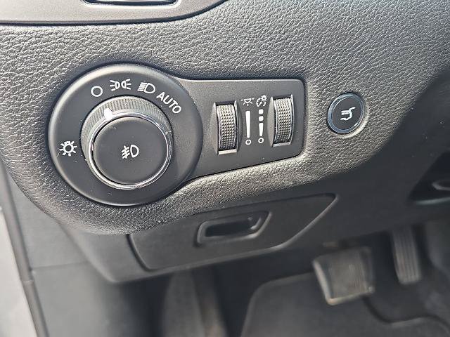 Used 2019 Jeep Cherokee Limited w/ Trailer Tow Group AWD/4WD image 23