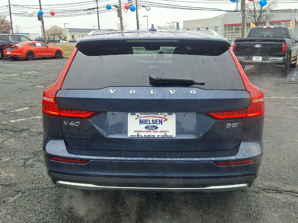 Used 2023 Volvo V60 B5 Cross Country Plus image 6