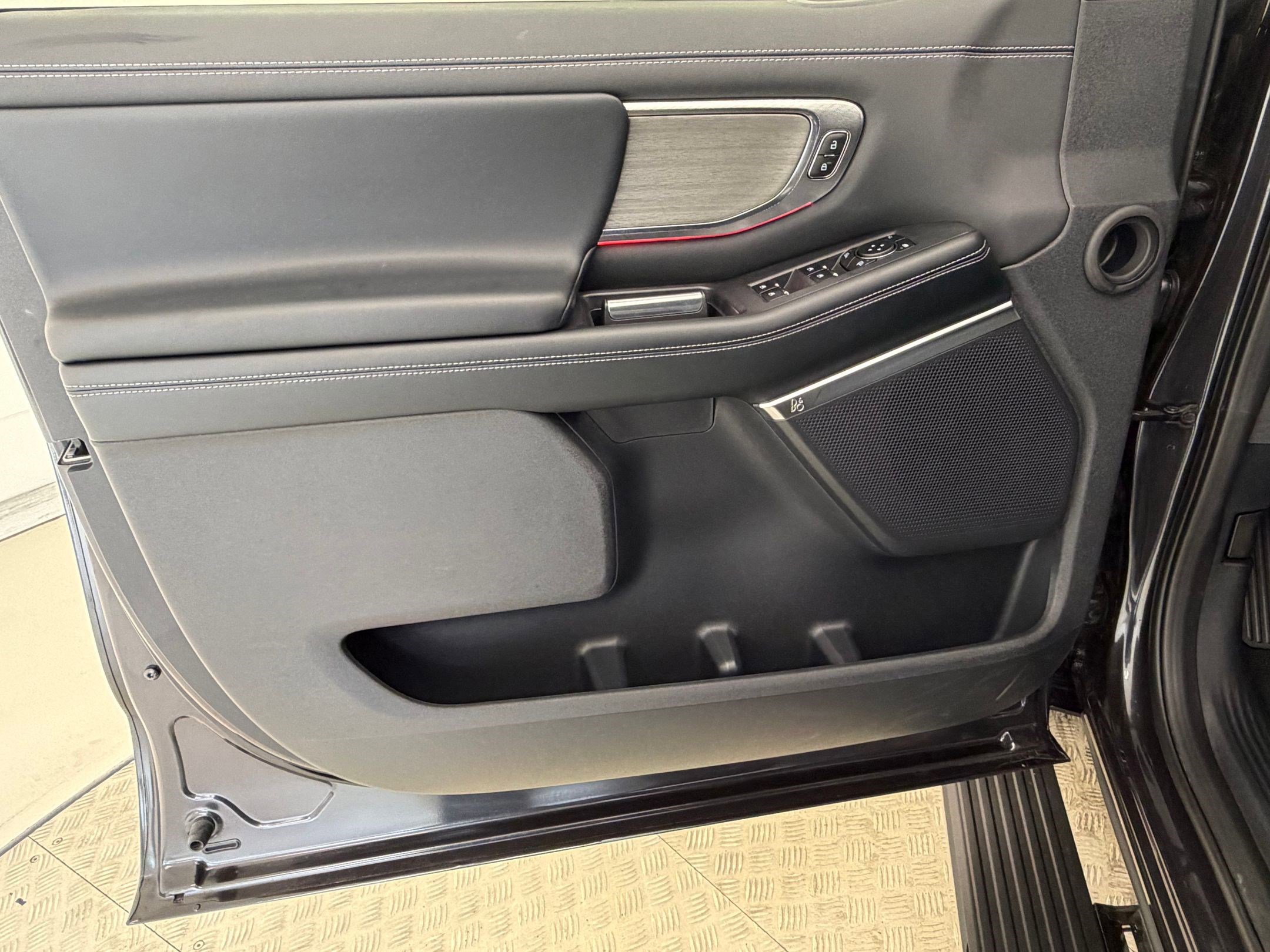 Certified 2025 Ford Expedition Platinum w/ Driver's Package image 21