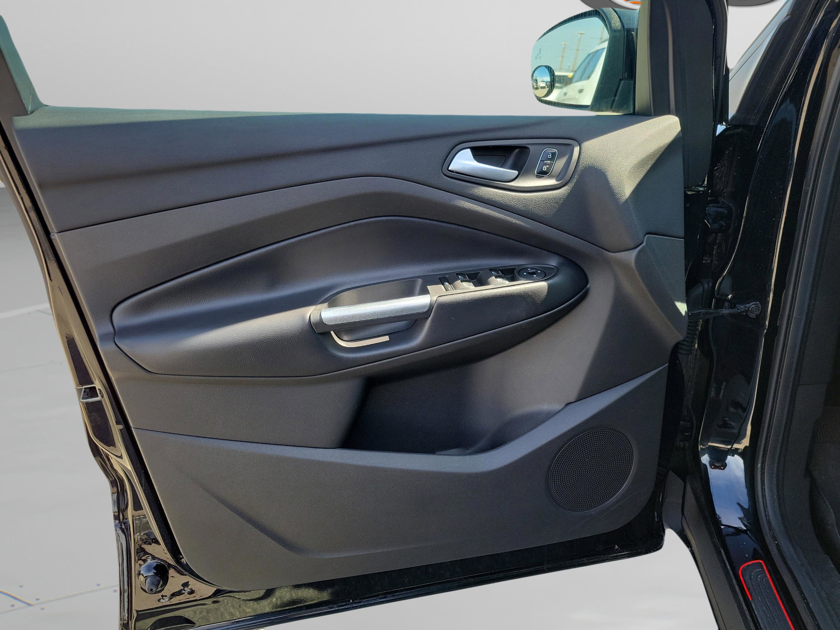 Certified 2017 Ford Escape SE w/ SE Leather Comfort Package image 28