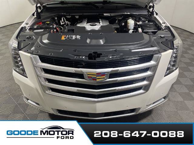 Used 2019 Cadillac Escalade Premium Luxury AWD/4WD image 27