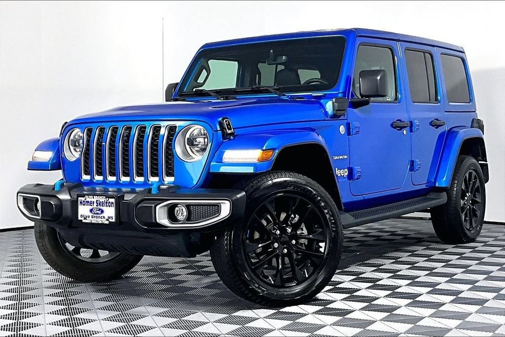 Used 2023 Jeep Wrangler Unlimited Sahara w/ Cold Weather Group AWD/4WD image 2