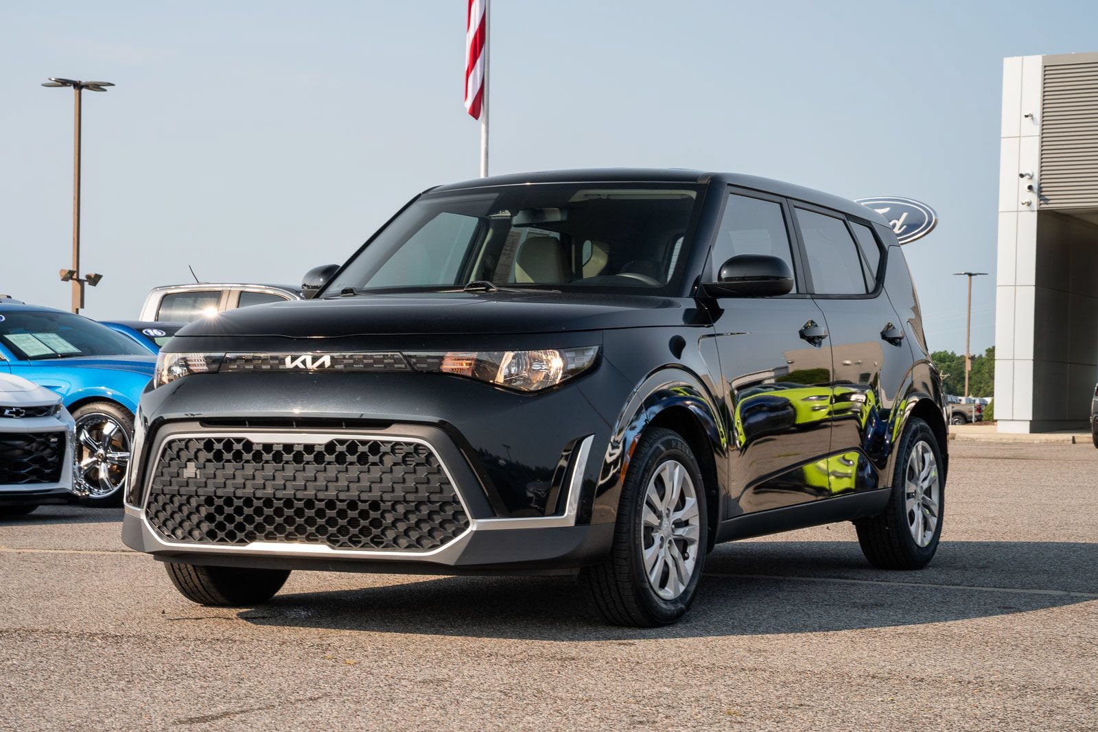 Used 2023 Kia Soul LX FWD image 3