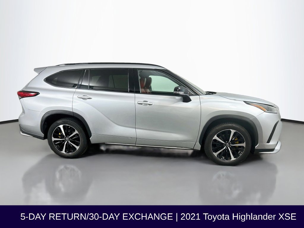 Used 2021 Toyota Highlander XSE AWD/4WD image 9