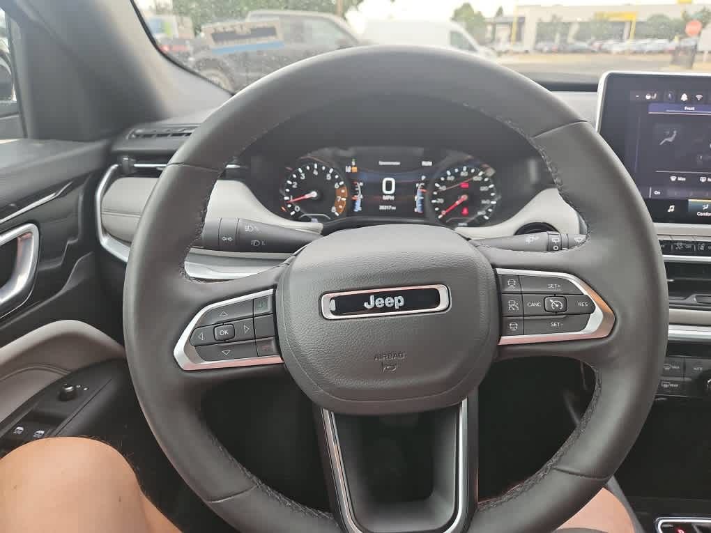 Used 2025 Jeep Compass Limited AWD/4WD image 15