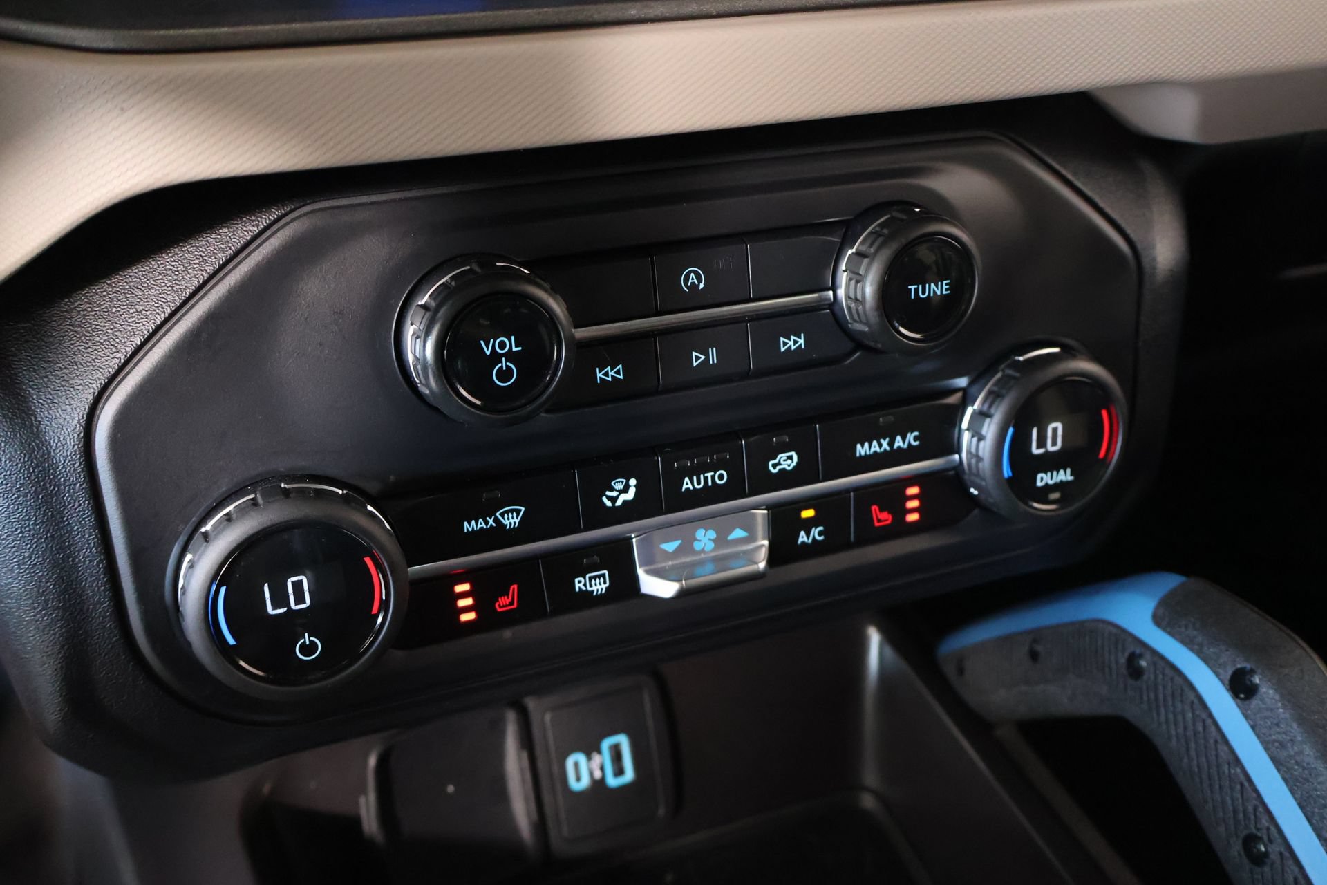 Certified 2024 Ford Bronco Wildtrak AWD/4WD image 8