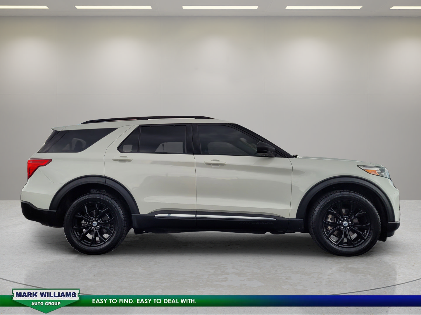 Certified 2023 Ford Explorer XLT w/ Equipment Group 202A AWD/4WD image 2