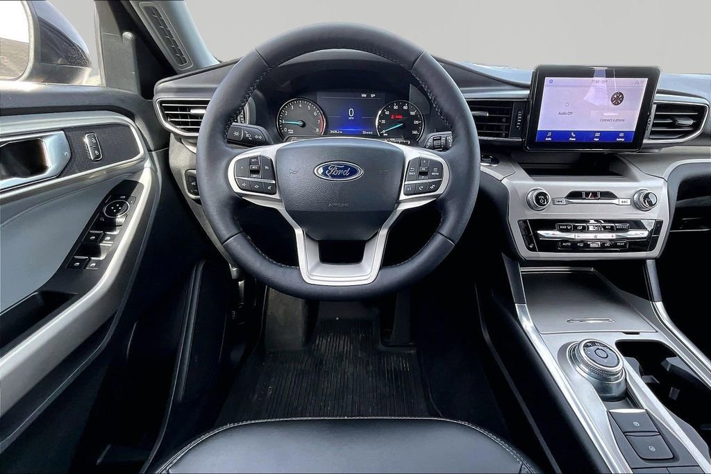 Certified 2022 Ford Explorer XLT w/ Equipment Group 202A AWD/4WD image 7