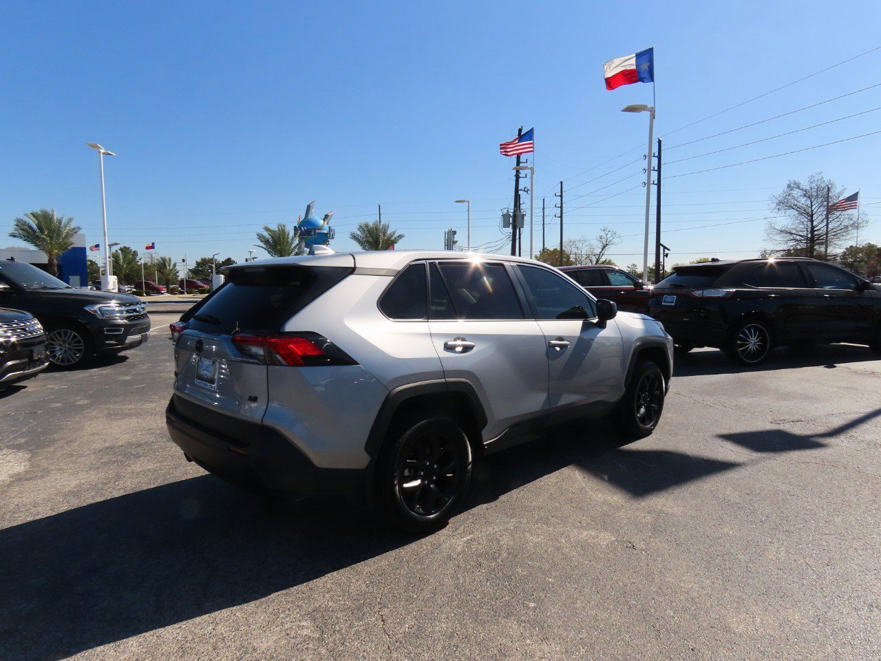 Used 2024 Toyota RAV4 LE image 5