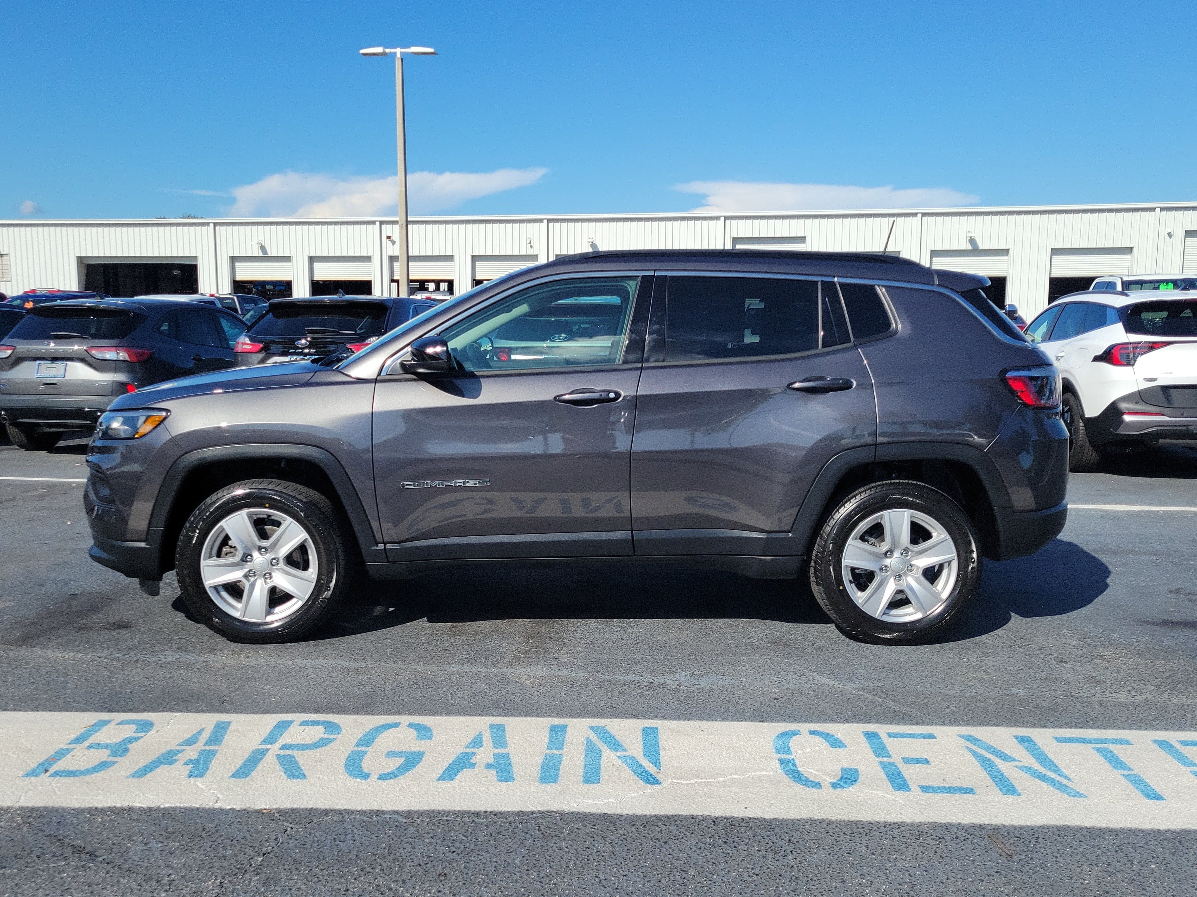 Used 2022 Jeep Compass Latitude w/ Convenience Group AWD/4WD image 6
