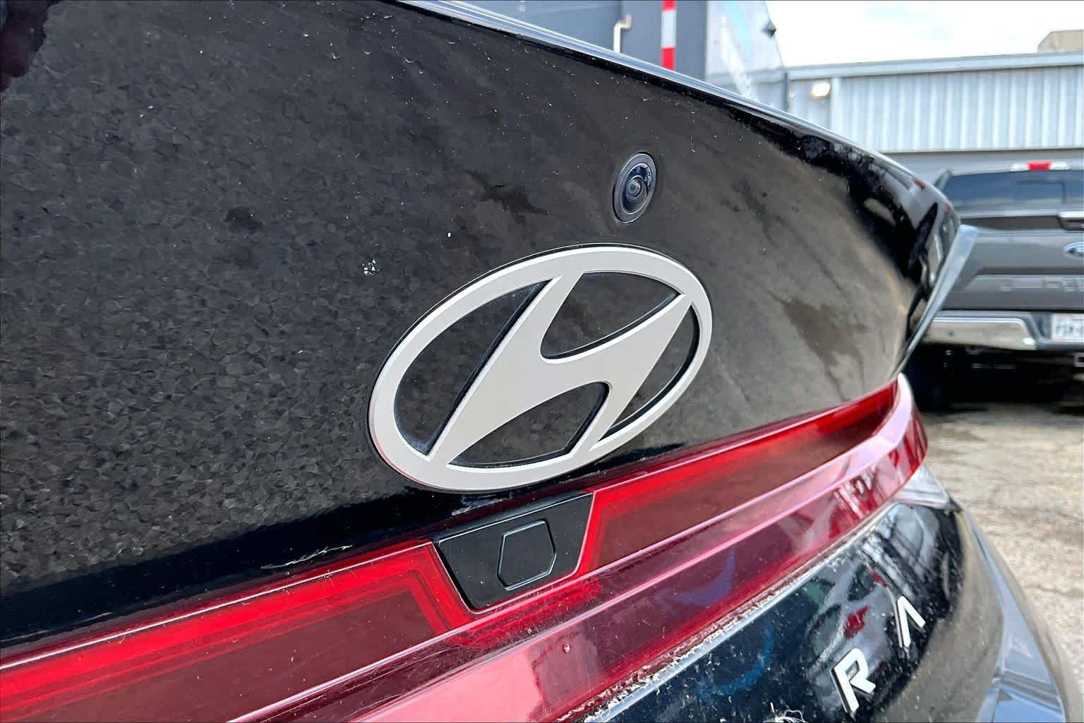 Used 2024 Hyundai Elantra SEL FWD image 31