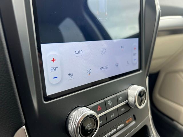 Certified 2024 Ford Edge Titanium AWD/4WD image 15