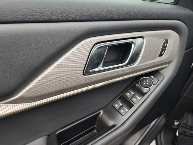 Certified 2025 Ford Explorer Active AWD/4WD image 37