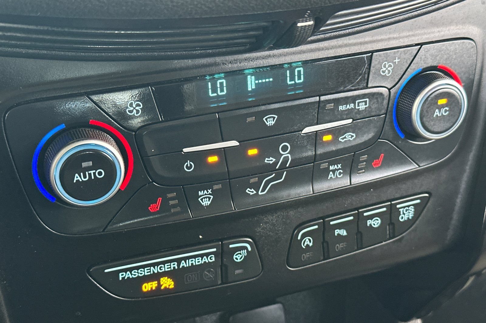 Certified 2018 Ford Escape Titanium FWD image 31