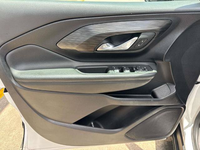 Used 2024 GMC Terrain SLE w/ Driver Convenience Package FWD image 18