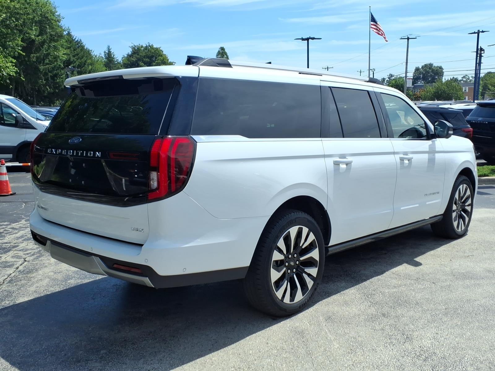 Certified 2025 Ford Expedition Max Platinum AWD/4WD image 4