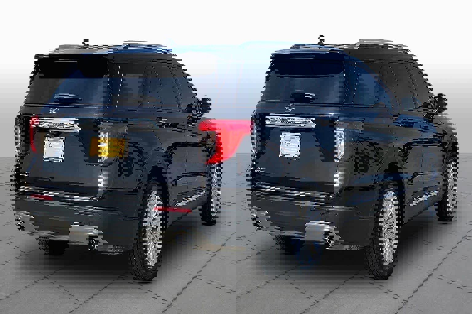 Certified 2024 Ford Explorer Limited w/ Limited Technology Package image 3