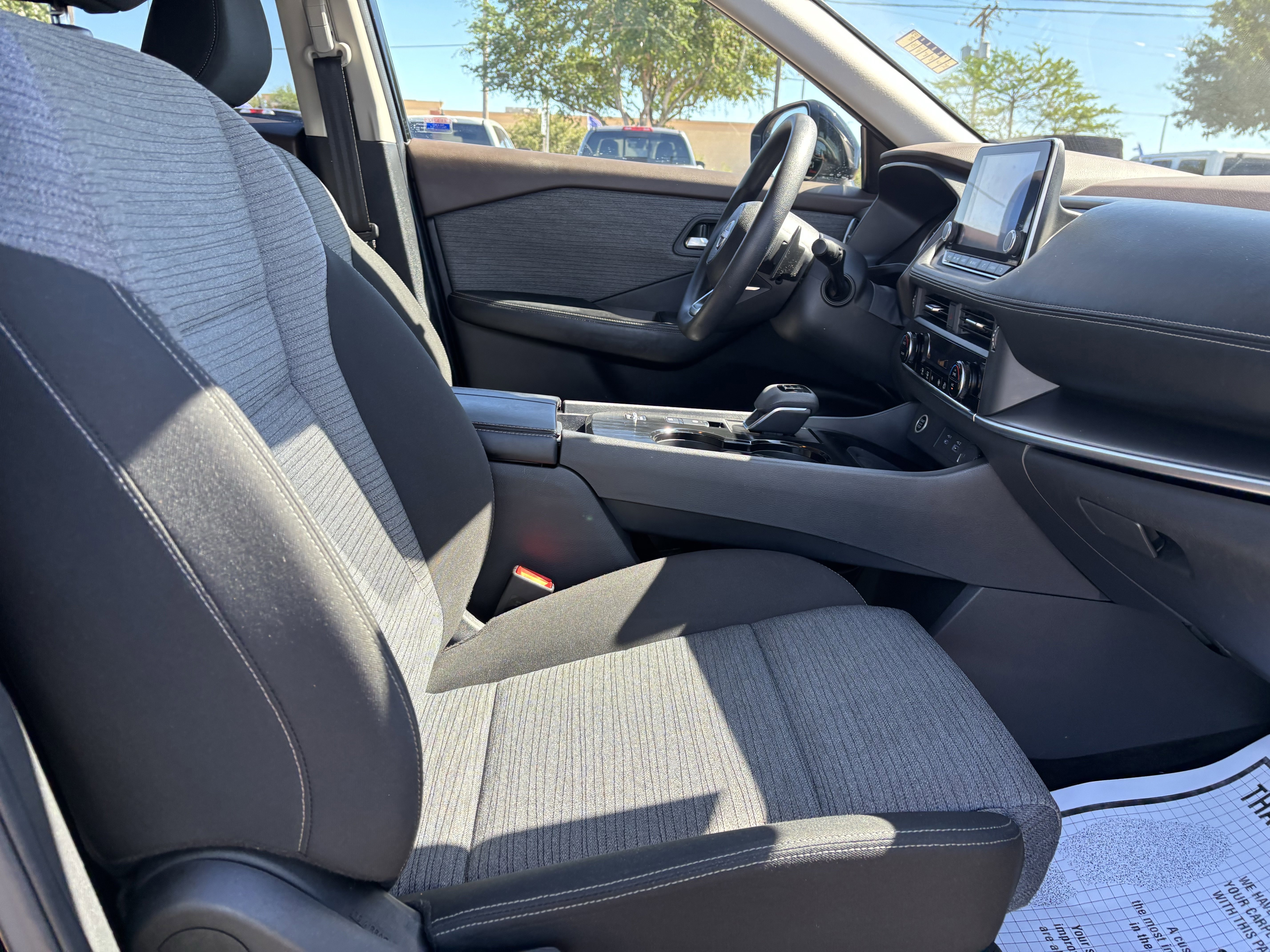 Used 2023 Nissan Rogue SV image 24