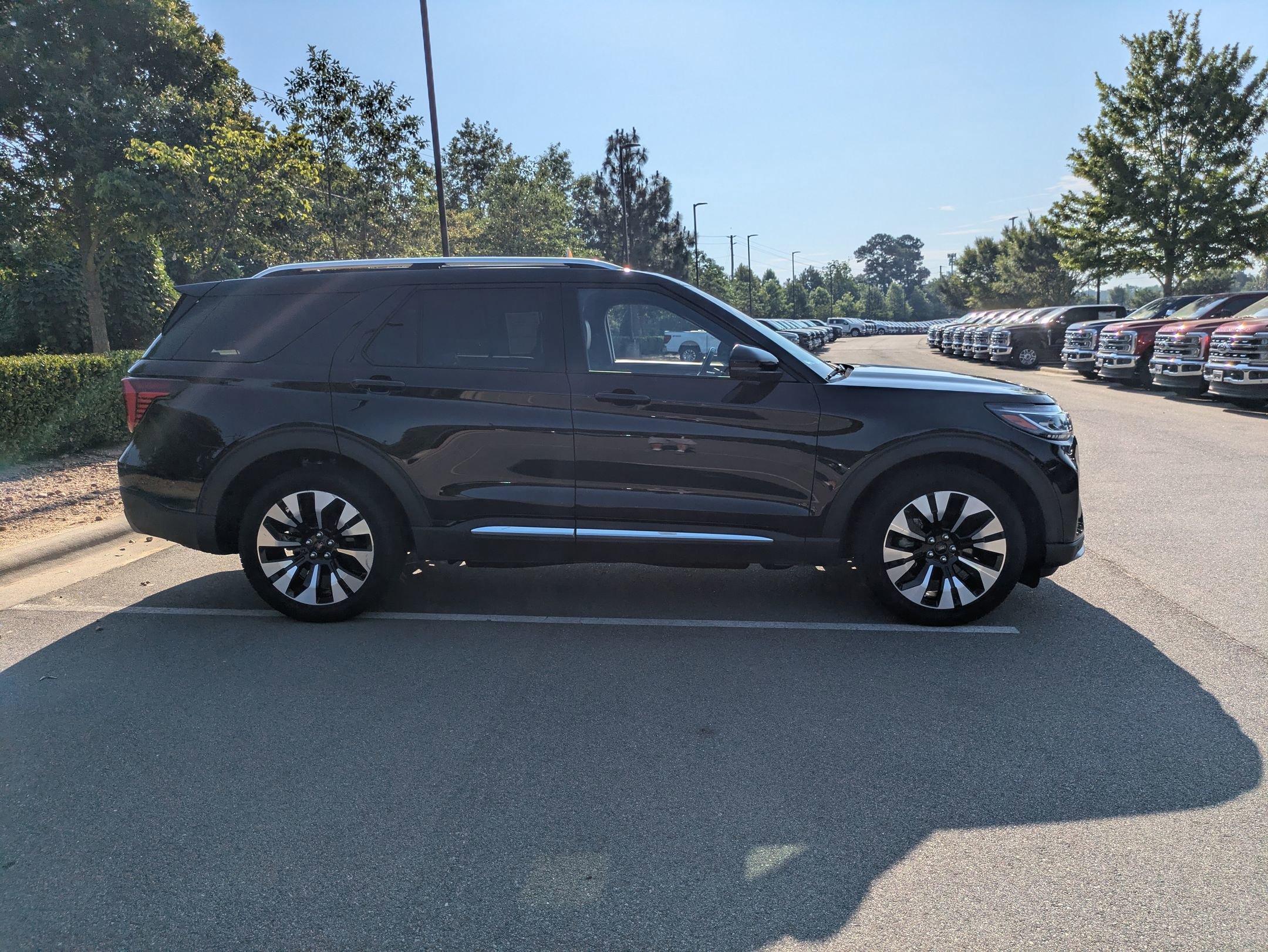 Certified 2025 Ford Explorer Platinum w/ LUX Leather Package AWD/4WD image 3