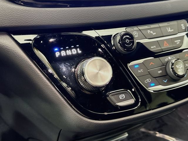 Used 2025 Chrysler Pacifica Select FWD image 16
