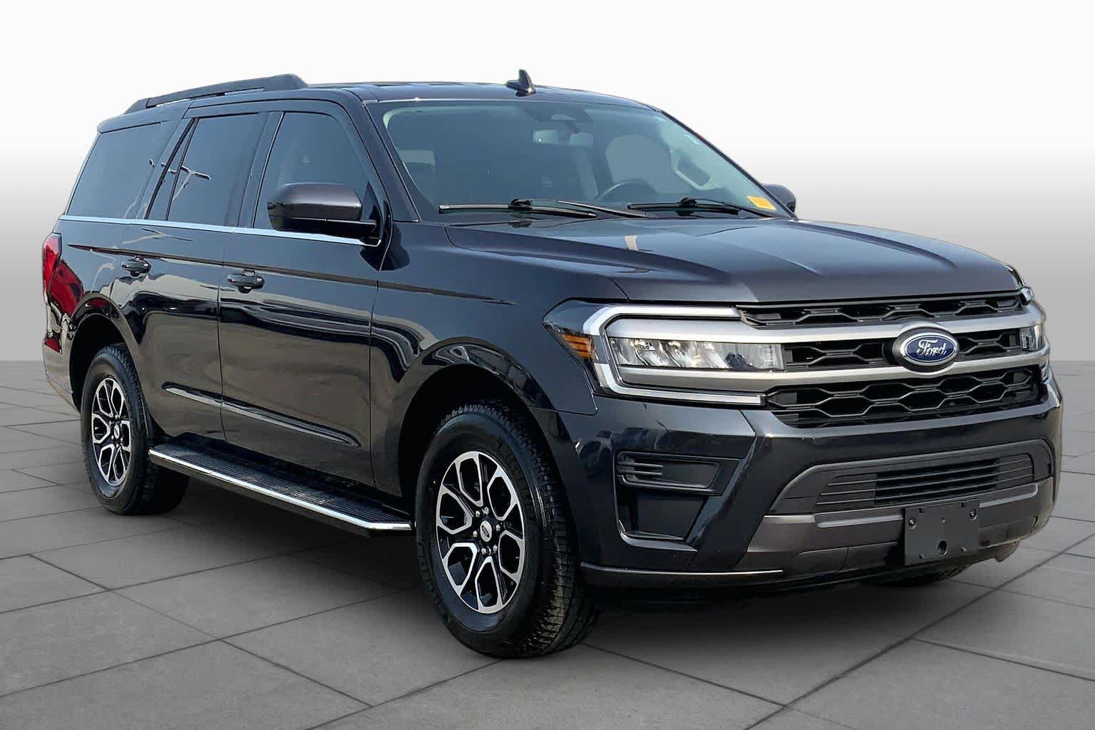 Certified 2023 Ford Expedition XLT RWD image 3