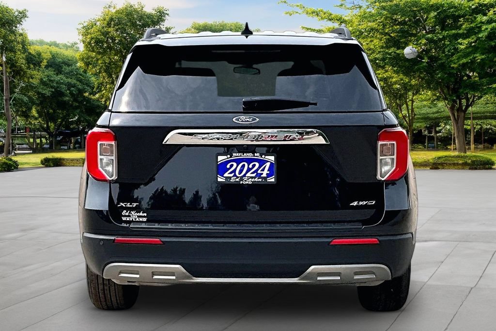 Certified 2024 Ford Explorer XLT w/ Equipment Group 202A AWD/4WD image 4