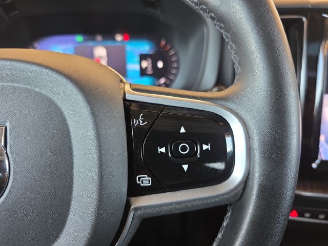 Used 2023 Volvo XC60 B5 Plus w/ Protection Package Premier FWD image 11
