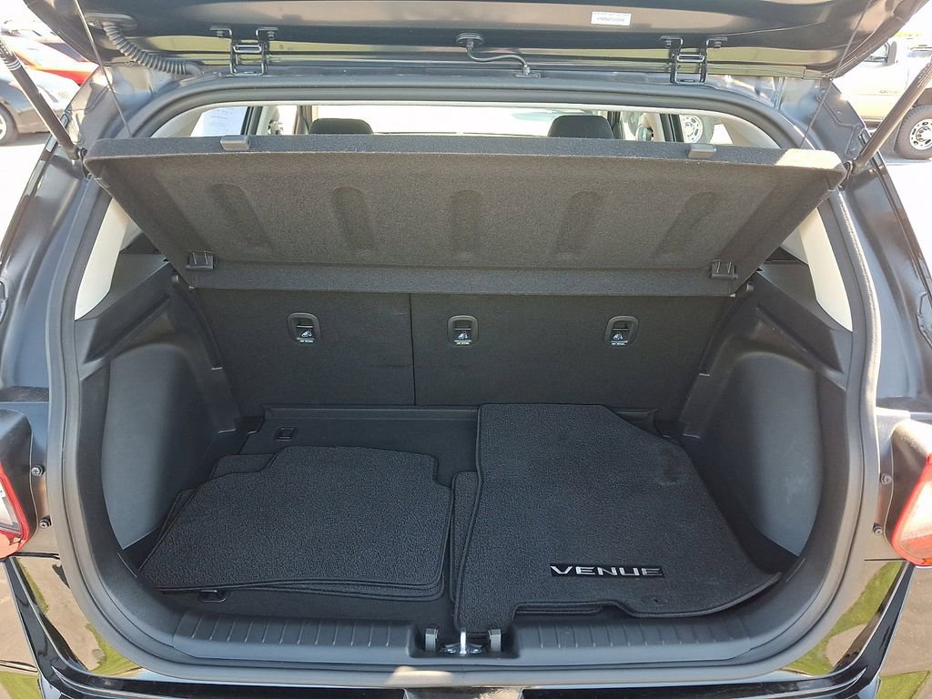 Used 2026 Hyundai Venue SE FWD image 29