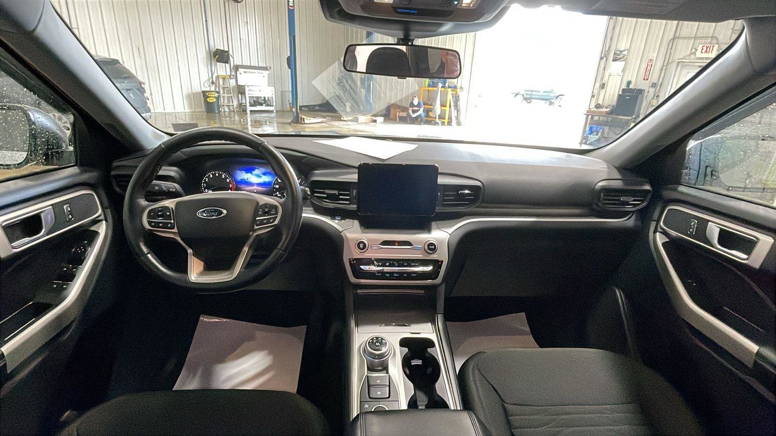 Certified 2021 Ford Explorer XLT w/ Class III Trailer Tow Package image 11