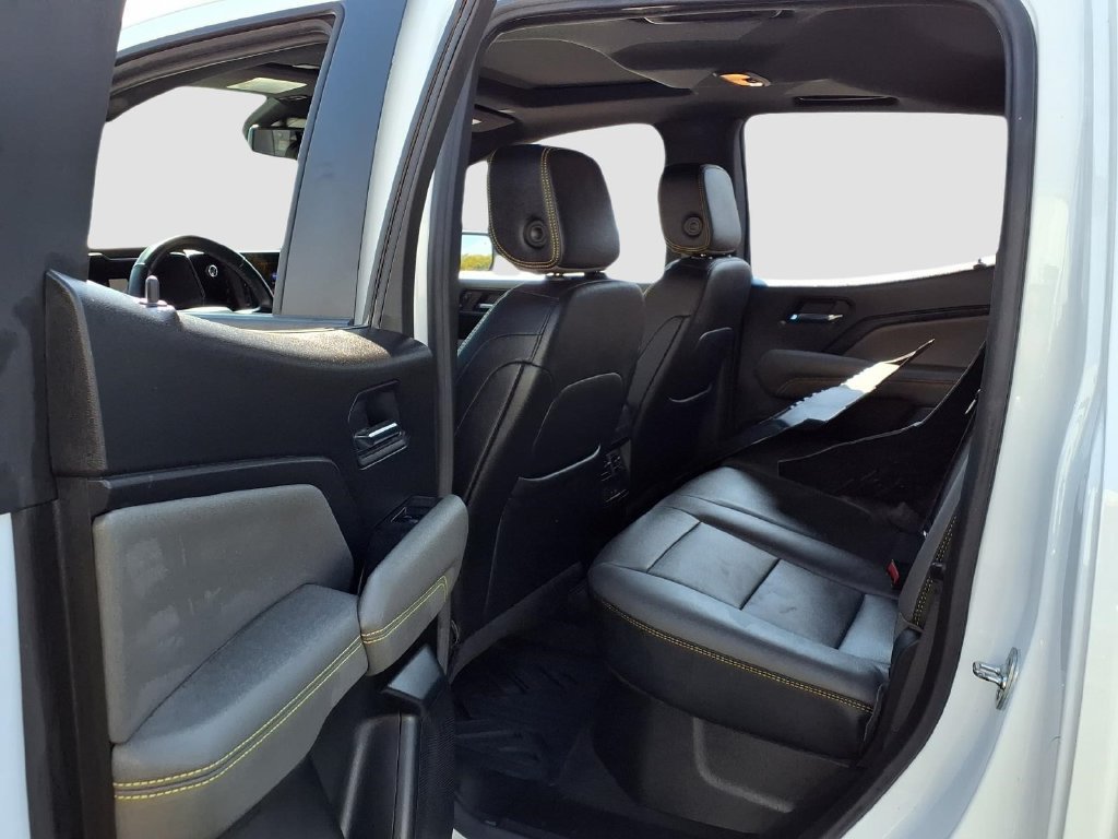 Used 2025 Chevrolet Colorado ZR2 w/ Technology Package AWD/4WD image 27