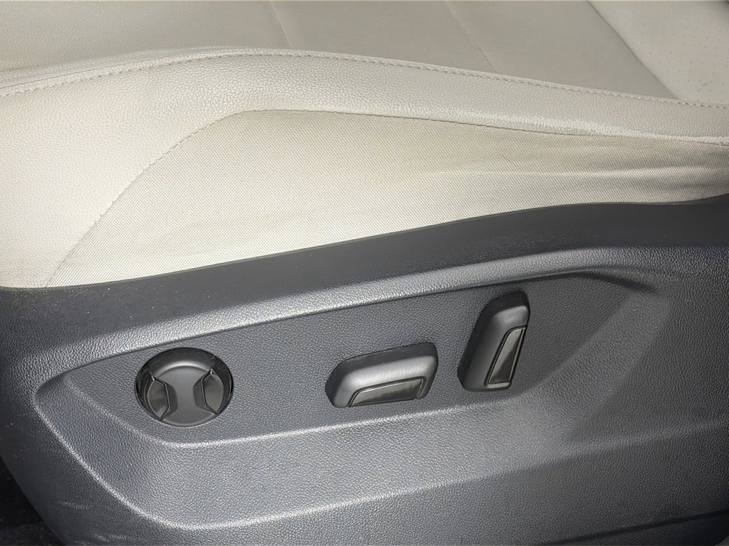 Used 2021 Volkswagen Tiguan SE image 26