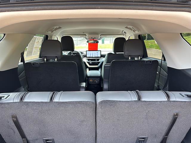 Certified 2025 Ford Explorer Active w/ Active Comfort Package AWD/4WD image 18