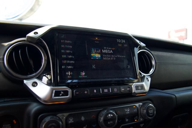 Used 2019 Jeep Wrangler Unlimited Sahara w/ Dual Top Group AWD/4WD image 19
