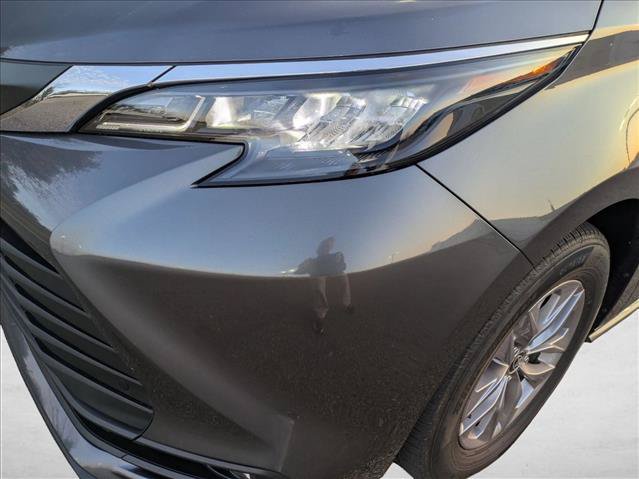 Used 2025 Toyota Sienna XLE AWD/4WD image 9