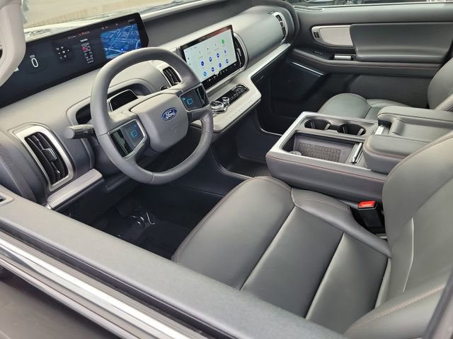 Certified 2025 Ford Expedition Active RWD image 3