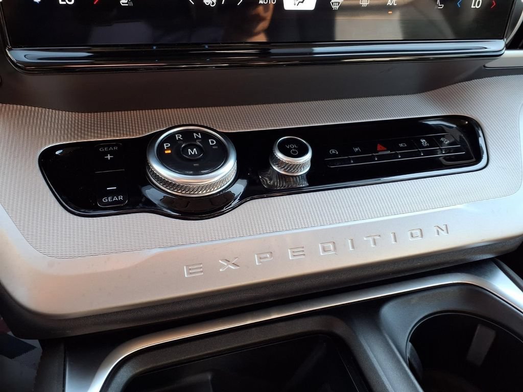 Certified 2025 Ford Expedition Active AWD/4WD image 14