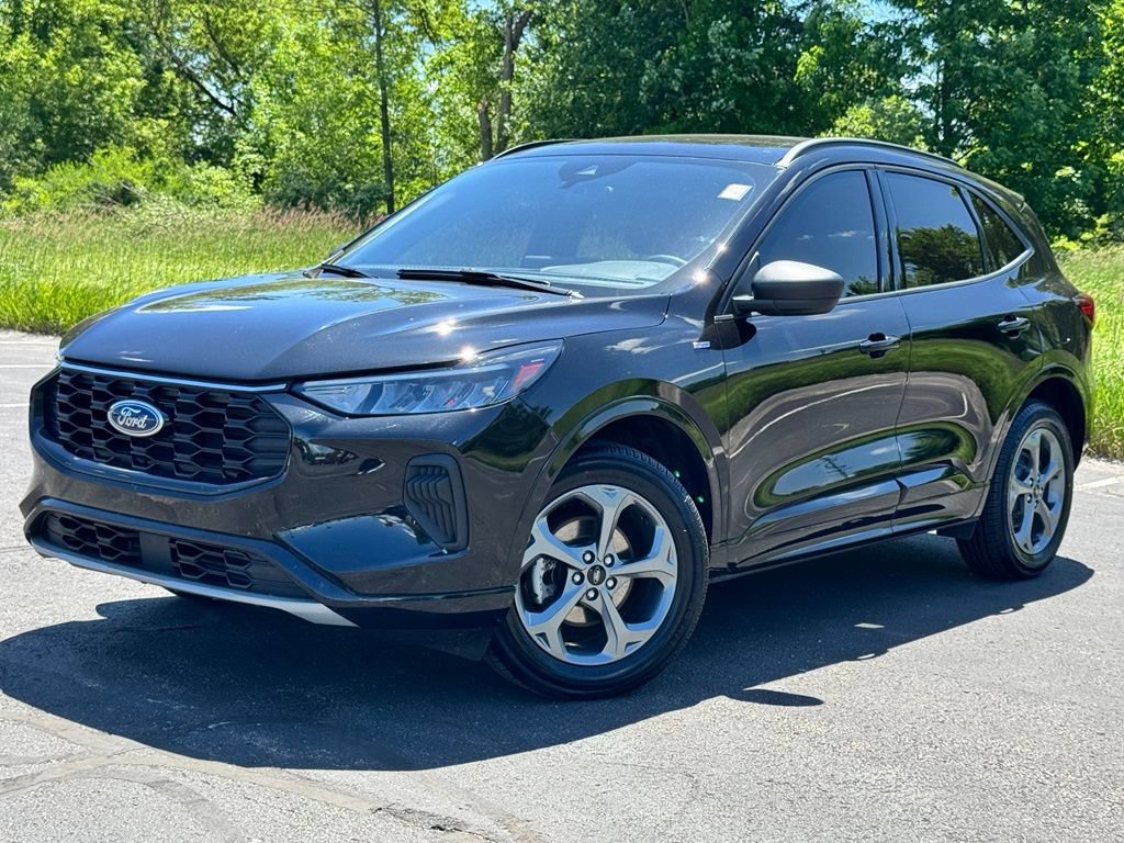 Certified 2023 Ford Escape ST-Line w/ Tech Pack #1 AWD/4WD image 2