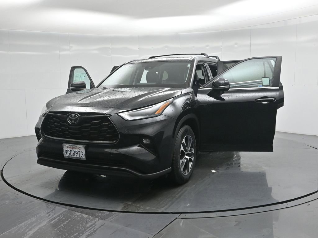 Used 2023 Toyota Highlander XLE image 35
