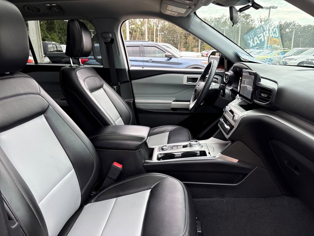 Certified 2022 Ford Explorer XLT w/ Equipment Group 202A image 29