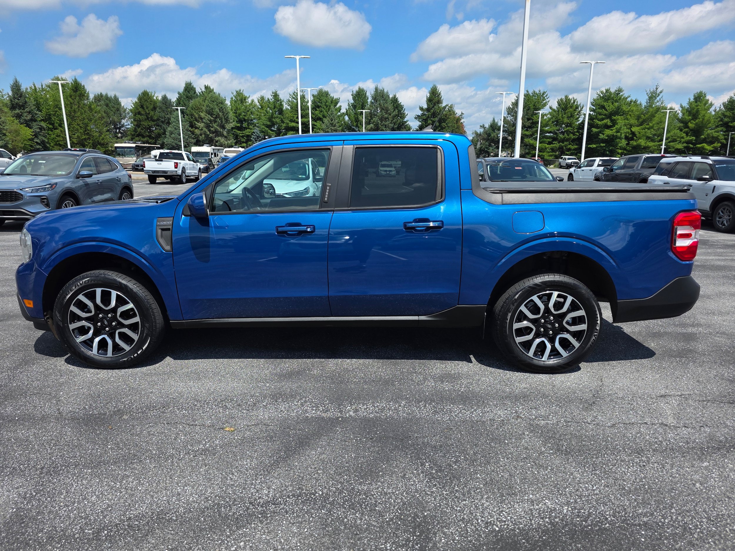 Certified 2023 Ford Maverick Lariat w/ Lariat Luxury Package FWD image 2