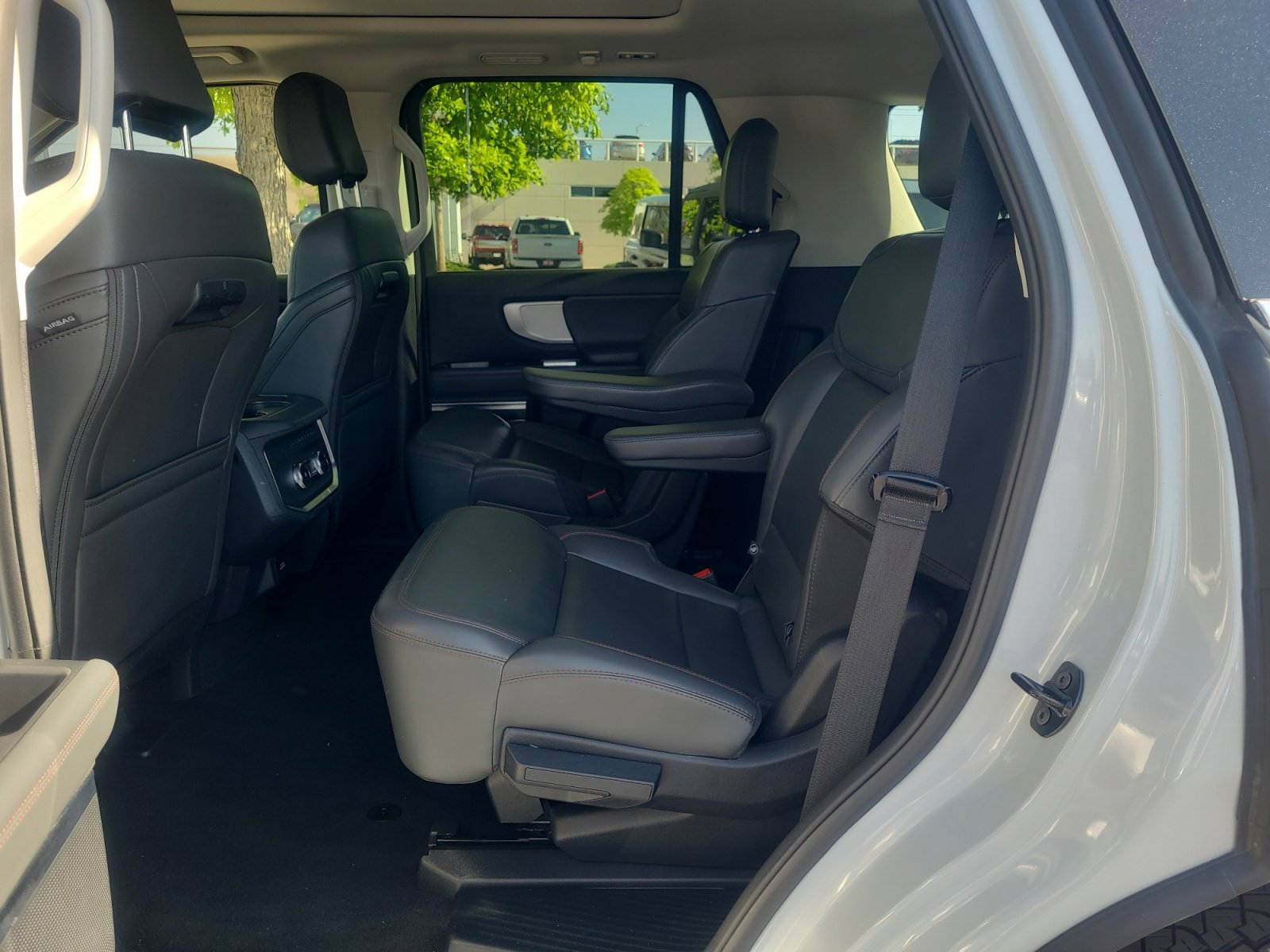 Certified 2025 Ford Expedition Active AWD/4WD image 17