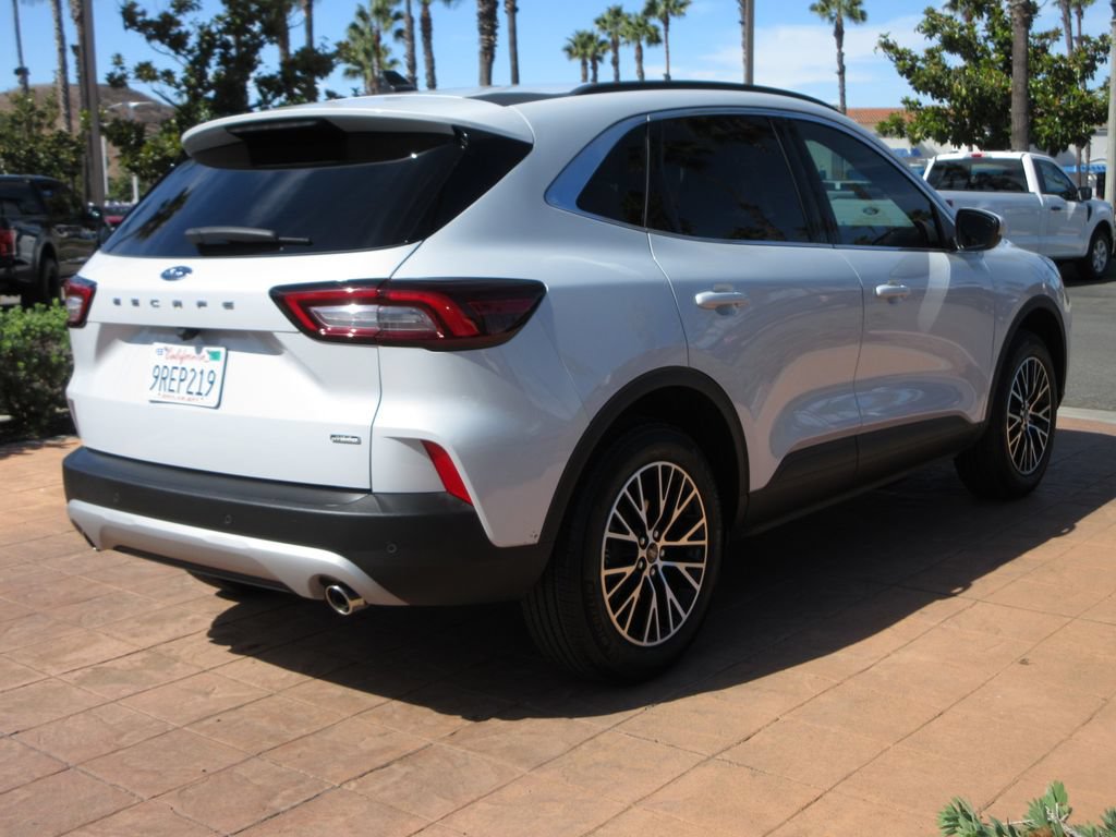 Certified 2025 Ford Escape SE FWD image 4