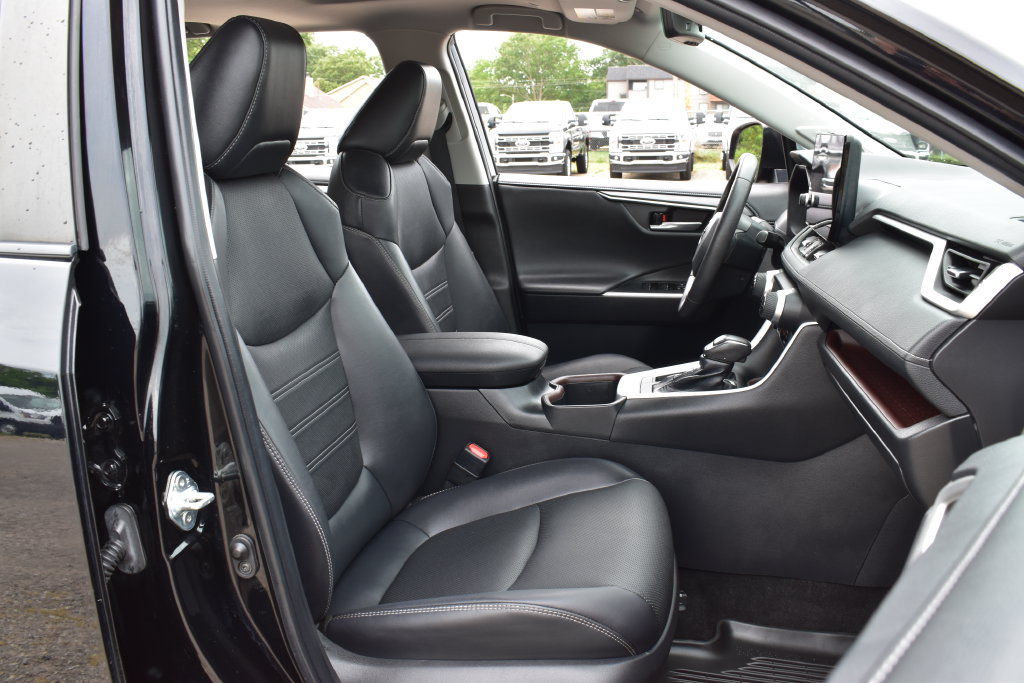 Used 2023 Toyota RAV4 Limited FWD image 31